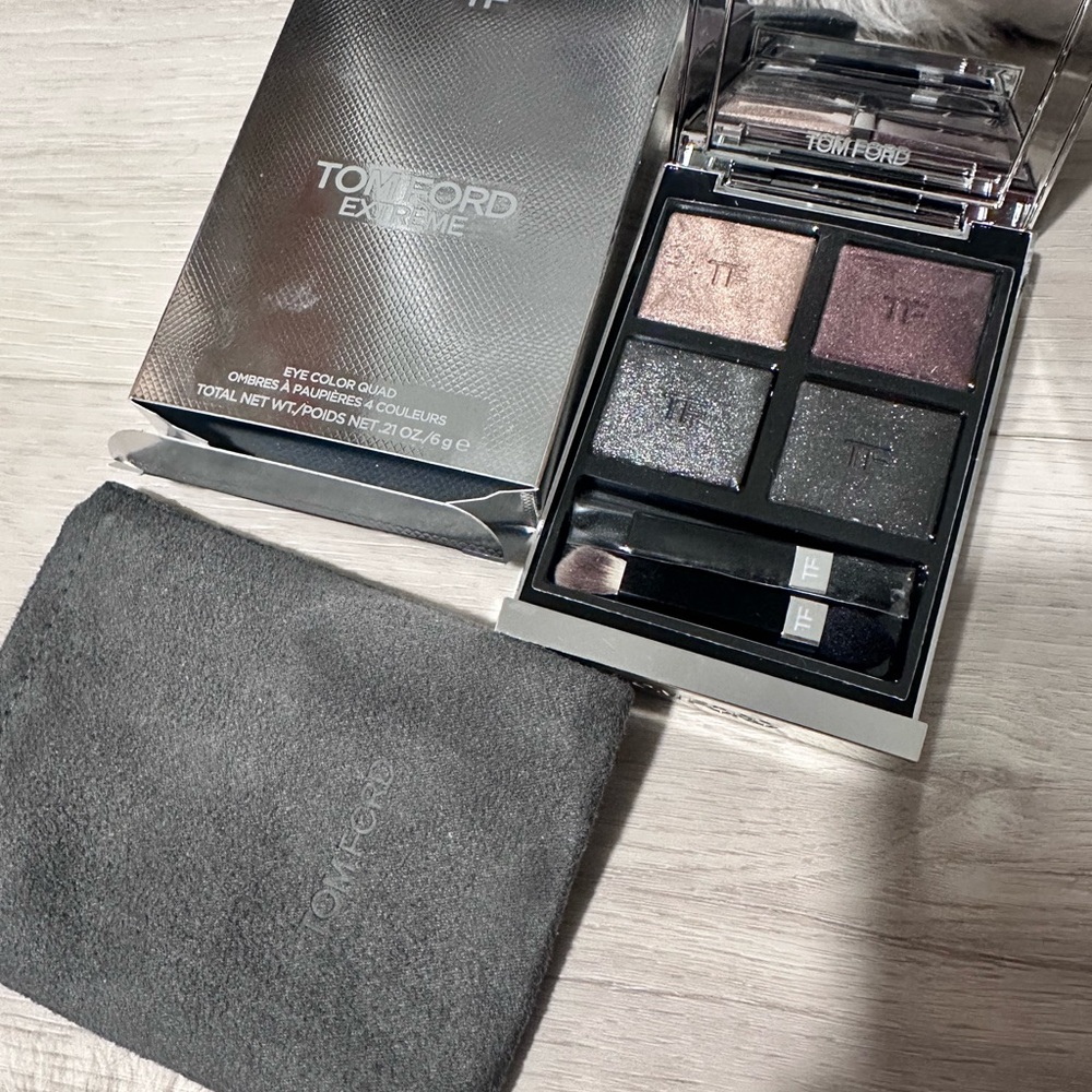 New Never used Tom Ford 01 Badass Color Quad eyeshadow
Limited Edition Sold Out